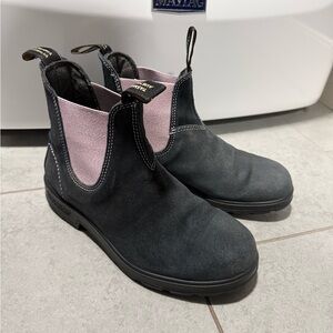Blundstone Women's Black and Pink Ankle Boots